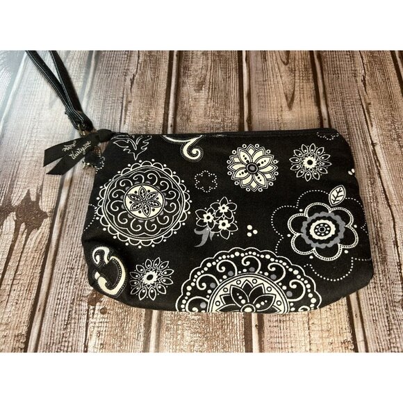 thirty-one Handbags - Thirty-One Dotty Floral Perfect Cents Wallet With 2 Detachable Wristlet Straps